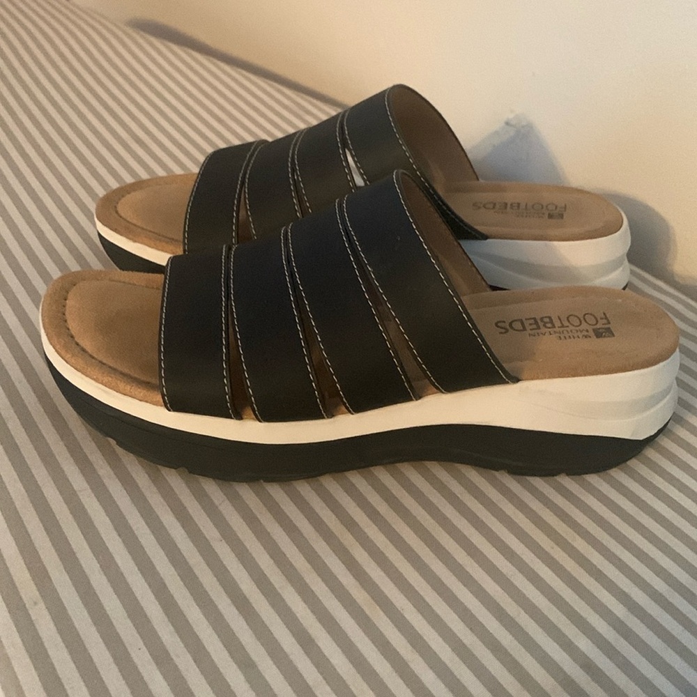 White Mountain Footbeds “Fasinate” Sandals Size 8